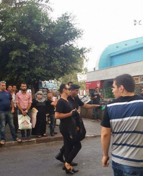 صور: علقة ساخنة لشاب يرتدي بنطلون فيزون نسائيا في نابلس  صورة رقم 1