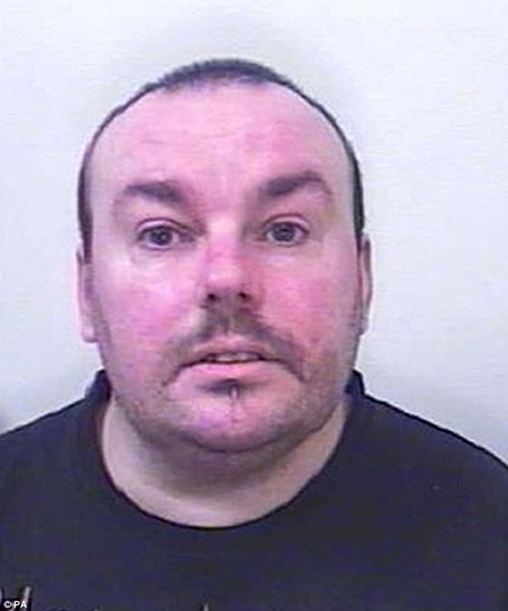 سجن بريطاني اقتحم مزرعة عاريا ومارس العادة السرية امام الابقار  صورة رقم 1