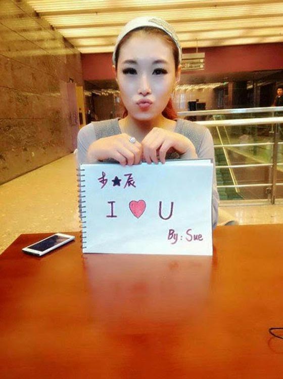 بالصور.. حسناء صينية جريئة ترتدي فستانا ابيض وتطلب يد حبيبها صورة رقم 7