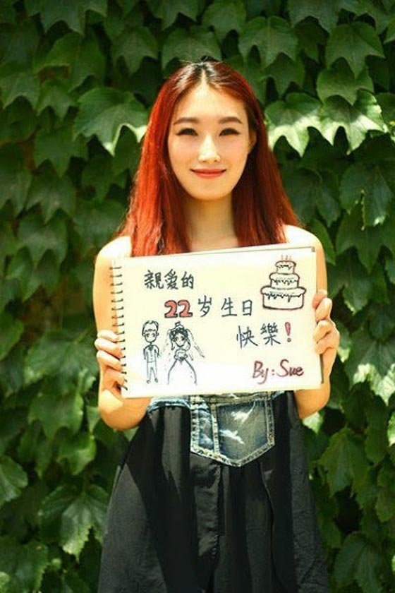 بالصور.. حسناء صينية جريئة ترتدي فستانا ابيض وتطلب يد حبيبها صورة رقم 5