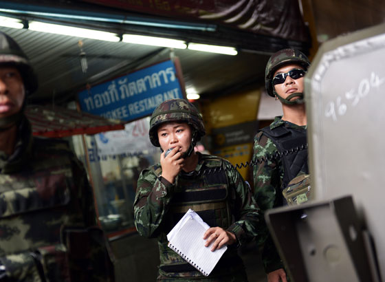 الجيش التايلندي يلمّع صورته بعد الانقلاب بعرض مغر لحسناواته صورة رقم 12