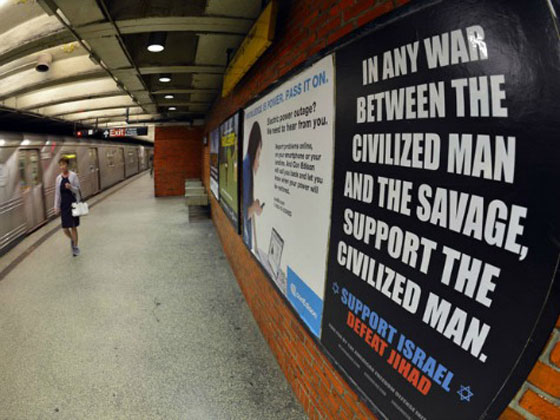 اغراق محطة المترو في بوسطن بالدعايات المنددة بعنصرية اسرائيل صورة رقم 5