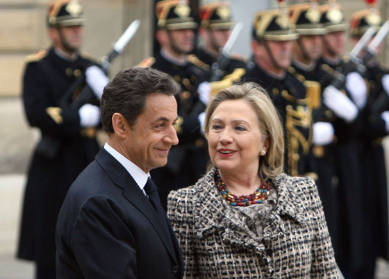 هيلاري كلينتون: ساكوزي ثرثار ويصف الرؤساء بالمجانين والمعاقين صورة رقم 2