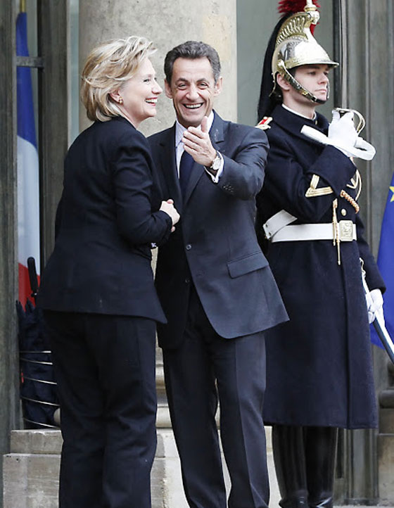 هيلاري كلينتون: ساكوزي ثرثار ويصف الرؤساء بالمجانين والمعاقين صورة رقم 4