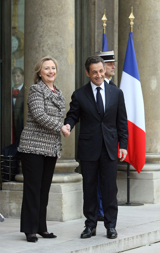 هيلاري كلينتون: ساكوزي ثرثار ويصف الرؤساء بالمجانين والمعاقين صورة رقم 7