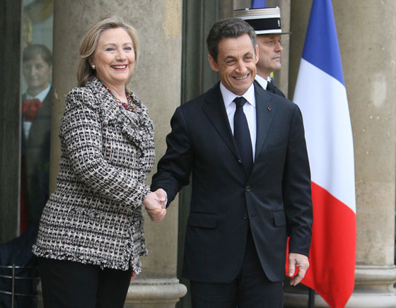 هيلاري كلينتون: ساكوزي ثرثار ويصف الرؤساء بالمجانين والمعاقين صورة رقم 12