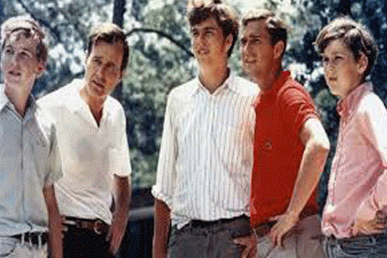 بوش الأب تسعيني يقفز في المظلة والابن جيب عينه على البيت الابيض صورة رقم 3