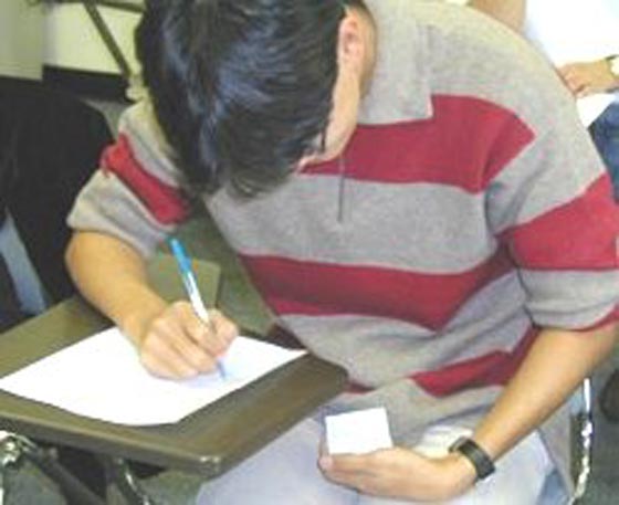 طلاب مصر يلجأون لـ (فيسبوك) و (تويتر) من اجل الغش في الامتحانات صورة رقم 3