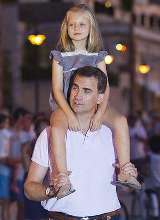 الاميرة الاسبانية  ليوينور (8 سنوات) اصغر ولية عهد في اوروبا صورة رقم 3