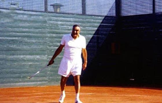 زعماء عرب يمارسون رياضة ركوب الدراجة.. السباحة والمصارعة ايضا صورة رقم 3