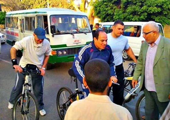 زعماء عرب يمارسون رياضة ركوب الدراجة.. السباحة والمصارعة ايضا صورة رقم 1