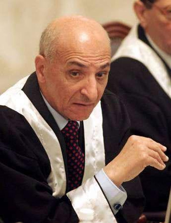 القاضي الذي أعدم صدام حسين وقع في قبضة الثوار وسيعدم قريبا! صورة رقم 1