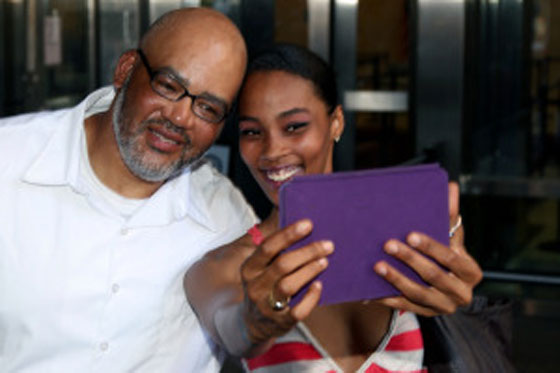 امريكي يثبت براءته بعد ان امضى 17 سنة خلف القضبان! صورة رقم 1