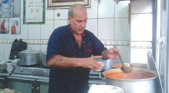 (كبة السراي) اقدم واصغر مطعم في بغداد يقدم وجبته لزبائنه وقوفا! صورة رقم 1