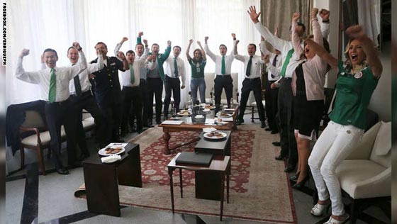 بالصور.. هكذا يتابع الرئيس المكسيكي مباريات منتخب بلاده  صورة رقم 4