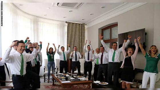 بالصور.. هكذا يتابع الرئيس المكسيكي مباريات منتخب بلاده  صورة رقم 5