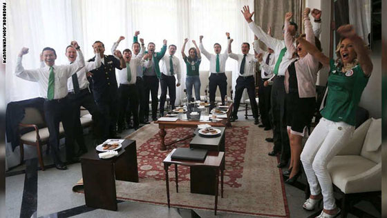 بالصور.. أكثر رؤساء العالم وسامة يتابع مباراة منتخبه المكسيك صورة رقم 4