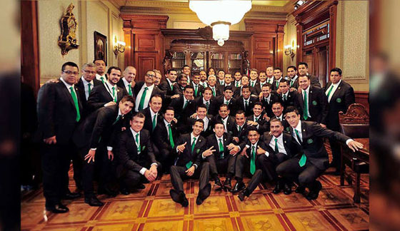 بالصور.. أكثر رؤساء العالم وسامة يتابع مباراة منتخبه المكسيك صورة رقم 6