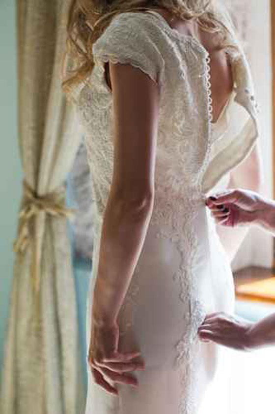 اوباما يلغي عرسا ثنائيا وعريس يطلق زوجته بسبب فستان الزفاف صورة رقم 3