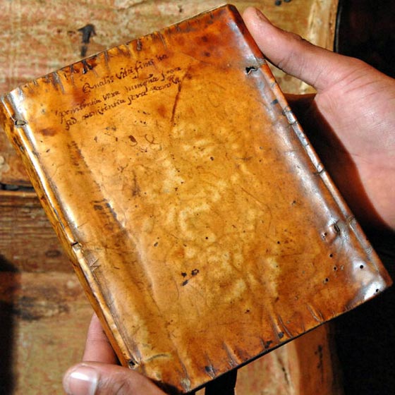 مروِّع.. كتب تغلفها الجلود البشرية!! صورة رقم 5