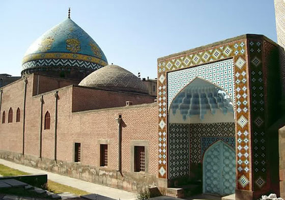 مؤذن يشغل اغاني بدلا من الاذان صورة رقم 1