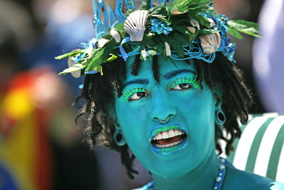 مهرجان حورية البحر يجعل عمدة نيويورك قرصانا وزوجته حورية صورة رقم 3