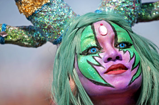 مهرجان حورية البحر يجعل عمدة نيويورك قرصانا وزوجته حورية صورة رقم 15