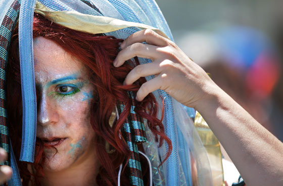 مهرجان حورية البحر يجعل عمدة نيويورك قرصانا وزوجته حورية صورة رقم 23