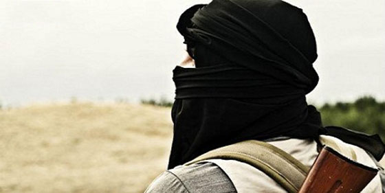 قاعدي يقيم علاقة محرمة مع فتاة خليجية.. تكلفه ثمنا باهظا صورة رقم 1