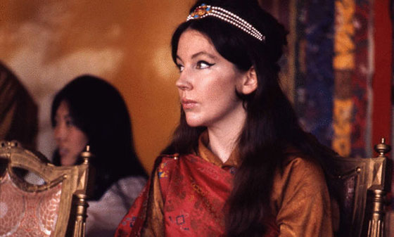 قصص فتيات من عامة الشعب وصلن الى القصور الملكية صورة رقم 11