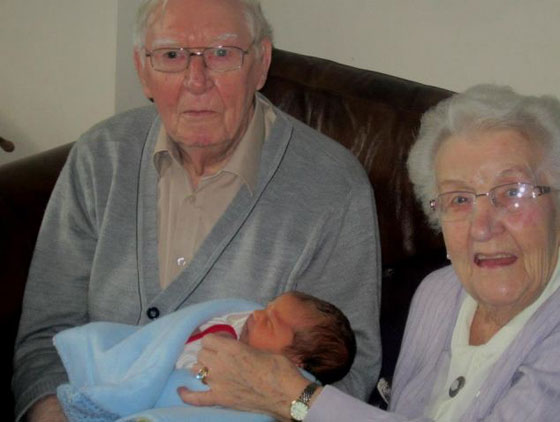 زوجان لم يفترقا 68 عاما وتوفيا بفارق 10 ساعات صورة رقم 6