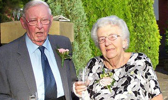 زوجان لم يفترقا 68 عاما وتوفيا بفارق 10 ساعات صورة رقم 5