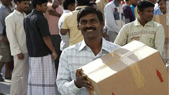 امراة تشغل وظيفة غير سهلة.. وتتبنى 53 الف رجل في دبي صورة رقم 8