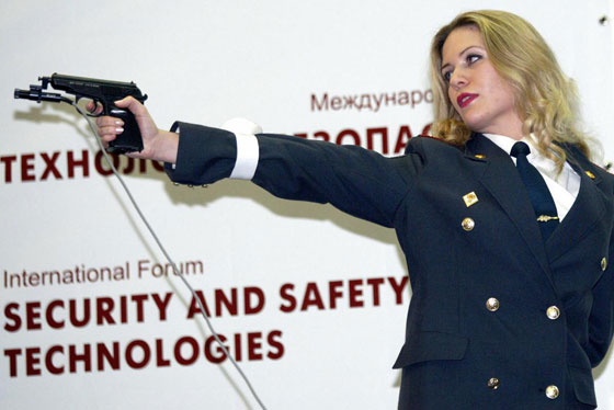 روسيا تمنع شرطياتها من تقصير تنانيرهن صورة رقم 3