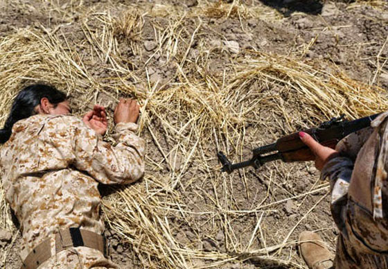  صور: بكامل الزينة.. نساء البشمركة يتصدين لداعش بروح قتالية عالية صورة رقم 9