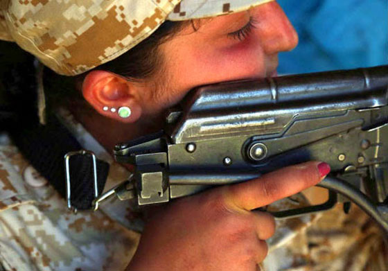  صور: بكامل الزينة.. نساء البشمركة يتصدين لداعش بروح قتالية عالية صورة رقم 11