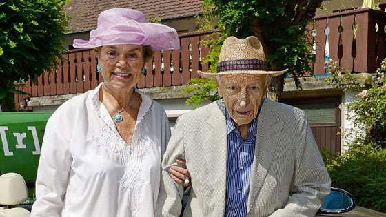 زوجة رئيس الماني سابق تتسبب بسحب سيارته منه صورة رقم 4