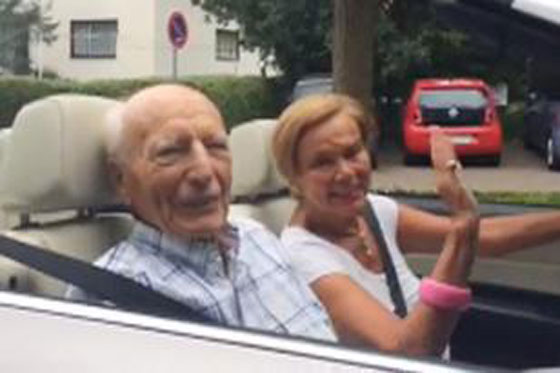 زوجة رئيس الماني سابق تتسبب بسحب سيارته منه صورة رقم 8