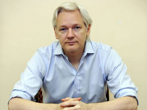 وليام اسانج.. من فضائح ويكيليكس الى عروض الازياء صورة رقم 7