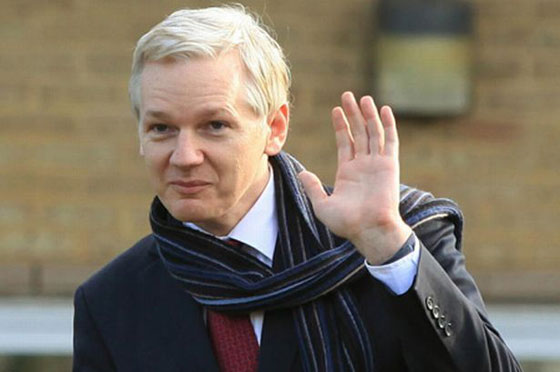 وليام اسانج.. من فضائح ويكيليكس الى عروض الازياء صورة رقم 8