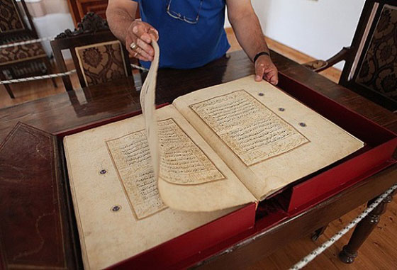 صور: العثور على نسخة من القرآن الكريم عمرها 600 عام صورة رقم 1