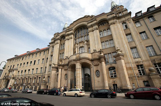 المانيا: شاذ  فاحش يقتل صديقه اثناء الممارسة ويطبخ رأسه  صورة رقم 2