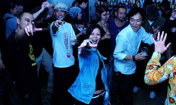  الرقص في ملاهي اليابان بعد منتصف الليل تهمة خطيرة صورة رقم 5