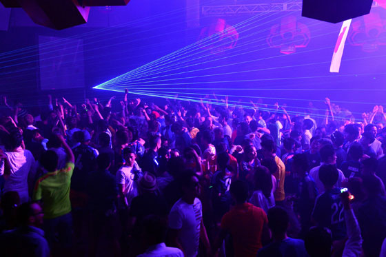  الرقص في ملاهي اليابان بعد منتصف الليل تهمة خطيرة صورة رقم 1