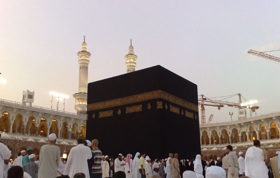 عالم يشن حملة ضارية على التصوير وآلاته في البيت الحرام صورة رقم 1