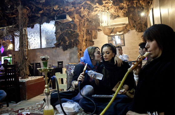 صور.. تكشف عن الوجه الاخر للحياة في ايران المحافظة صورة رقم 25