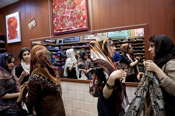 صور.. تكشف عن الوجه الاخر للحياة في ايران المحافظة صورة رقم 47