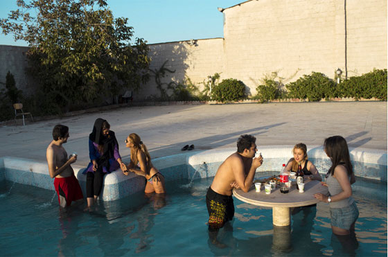 صور.. تكشف عن الوجه الاخر للحياة في ايران المحافظة صورة رقم 54