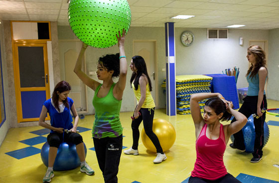 صور.. تكشف عن الوجه الاخر للحياة في ايران المحافظة صورة رقم 56