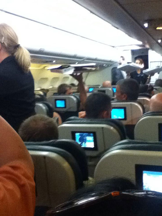 طعمي التم بتستحي العين.. ربان يعتذر لركاب طائرته بتقديم البيتزا لهم صورة رقم 3